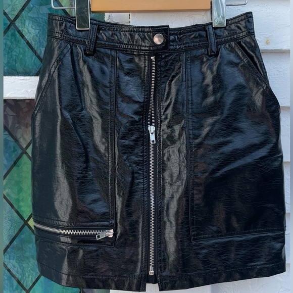 UO Silence + Noise Patent Faux  Leather Zip Skirt - Size Small - Picture 1 of 3